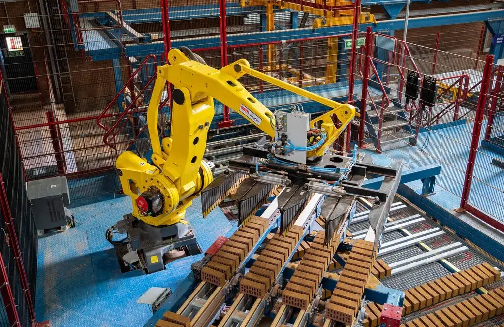Atlas_factory_robots_bricks
